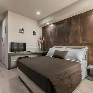 Astoria Deluxe Πανσιόν